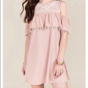 Alya Joella embroidery Color blush cold shoulder dress sz Medium